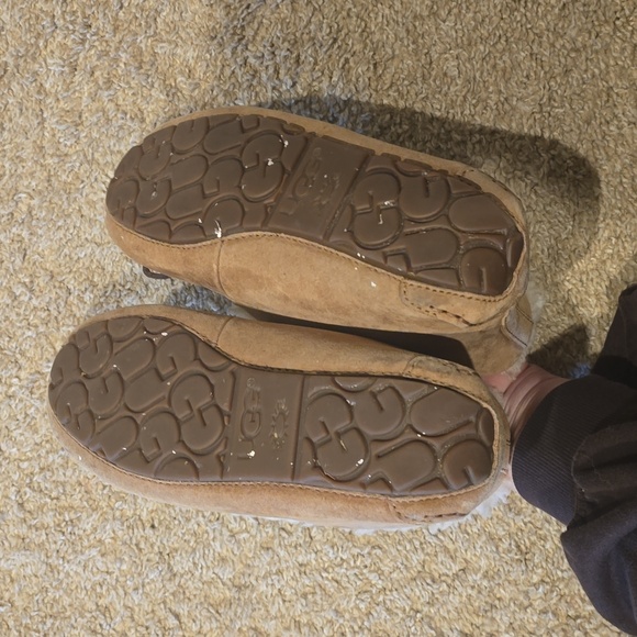 UGG Slipper /Shoe - Picture 7 of 12